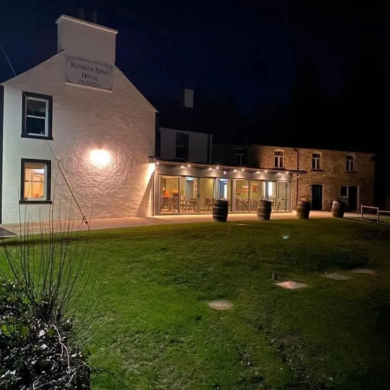 The Kenmuir Arms, April 2023: outside in the evening