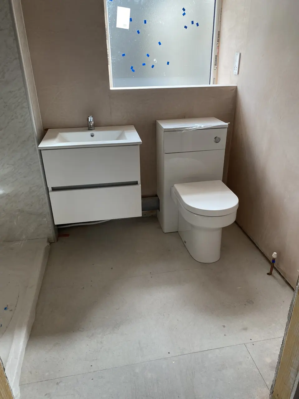 The Kenmuir Arms, August 2022: ensuite