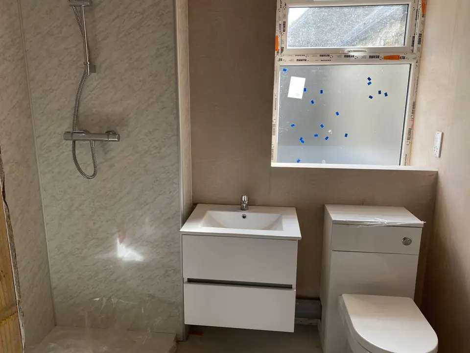 The Kenmuir Arms, August 2022: ensuite